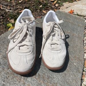 PUMA Palermo Suede Lace-Up Sneakers in Off-White with Gum Sole Size 6 Women’s